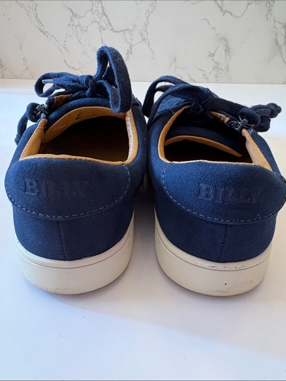 Billy sneakers II women’s size 6 wide zip around sneakers nice shape